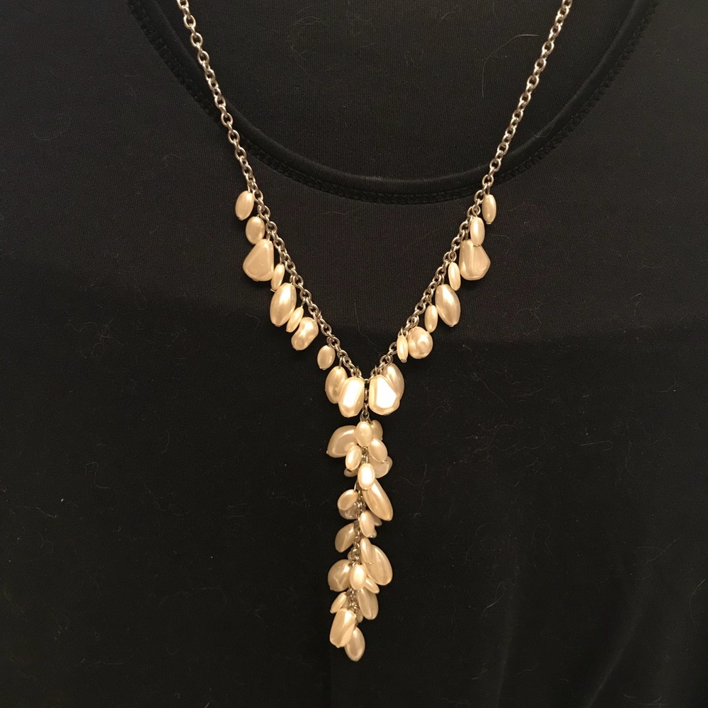 Elegant white beaded necklace